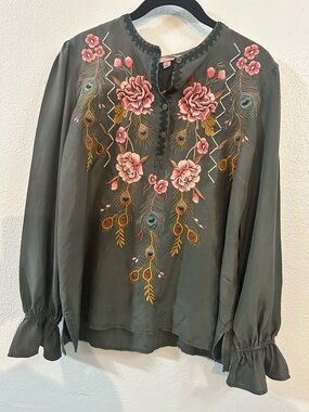 Johnny Was Workshop Silk Embroidered Blouse XS Green Floral Peacock Boho Top